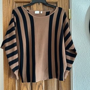 Cyrus sweater size XL